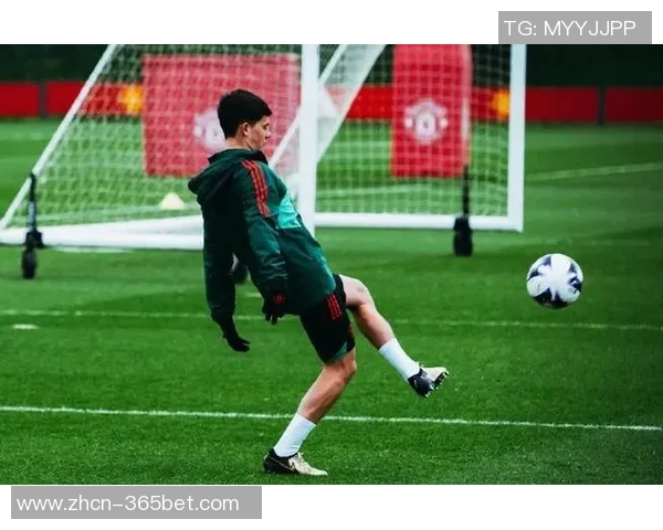 曼联小将谢伊莱西受邀英格兰队训练课展现潜力与成长