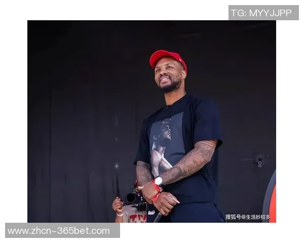 开拓者官方发布庆祝海报利拉德与杨瀚森携手替补席欢庆胜利