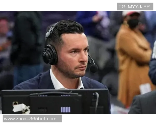 雷迪克盛赞太阳战术理念强调防守端表现尤为突出 雷迪克盛赞太阳战术理念强调防守端表现尤为突出