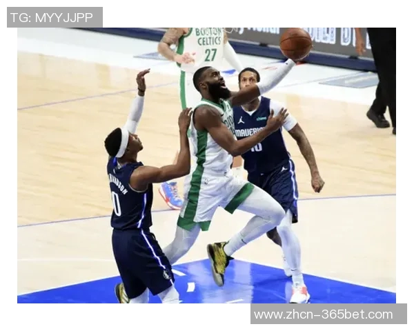 绿军记者惊叹湖勇对决中斯玛特与霍福德的奇妙对抗场景