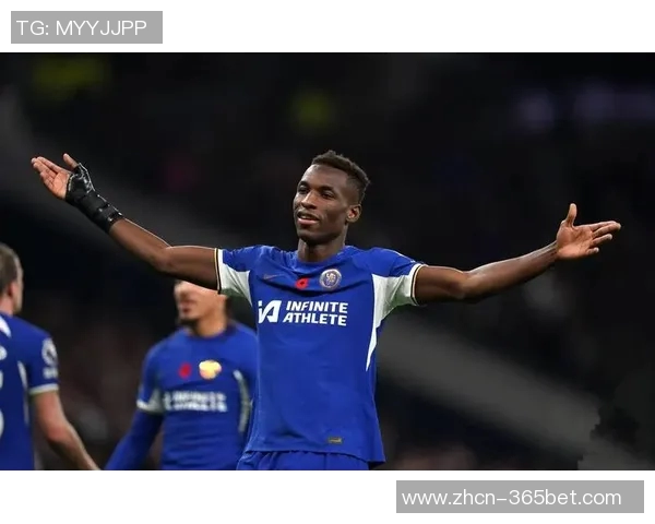 慈善拳击赛精彩上演切尔西传奇乔迪莫里斯战胜热刺名宿本特利 慈善拳击赛精彩上演切尔西传奇乔迪莫里斯战胜热刺名宿本特利