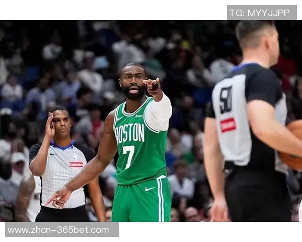 杰伦布朗半场火力全开15投10中狂砍24分3篮板3助攻展现超强实力